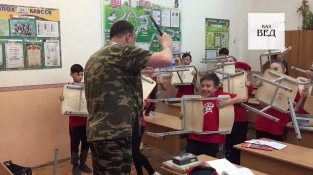 Преподаватель ОБЖ в казанской школе устроил «тренировочную поножовщину»