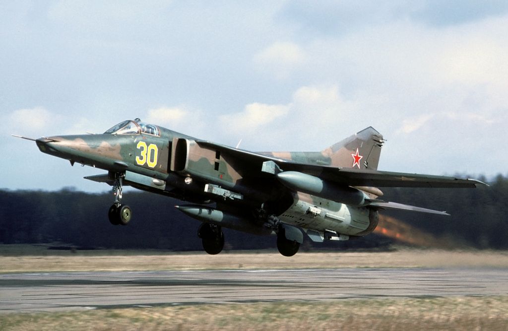 MiG-27_(12142274433).jpg MiG-27_(12142274433).jpg