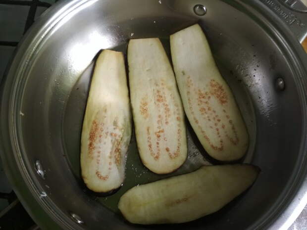 Рулетики из баклажанов с сыром и орехами – вся семья обожает эту закуску, готовы кушать её хоть каждый день