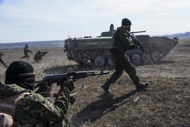 Бои на Донбассе вспыхнули с новой силой: ополченцы ДНР отбили атаку ВСУ, подорвался автомобиль с украинскими военными – озвучены потери Бои на Донбассе