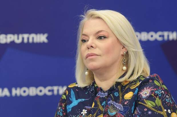 Актриса Поплавская обвинила вечеринку Ивлеевой в "голой" новогодней постановке