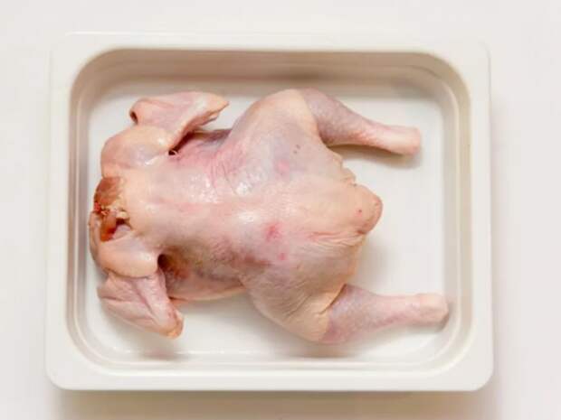 Мытье мяса перед готовкой. Бак под курицу. Помещения в ДОУ для мытья курей.