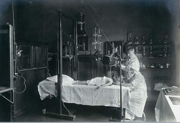 V0029040 University Children's Hospital, Vienna: a child having an x- Vienna: a child having an x-ray