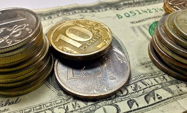 Доллар поднялся выше 80 рублей, евро — выше 90 рублей
