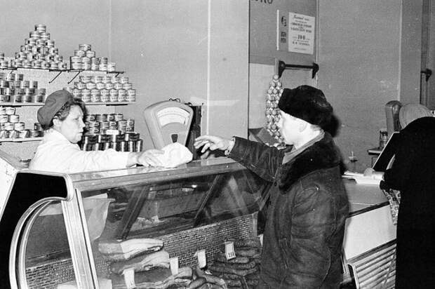 Потребовалось несколько десятилетий, чтобы окончательно сформировать стабильную торговлю. /Фото: back-in-ussr.com