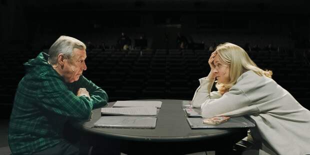 Анна Михалкова и Михаил Ефремов сыграли в новой постановке Михалкова под овации зрителей