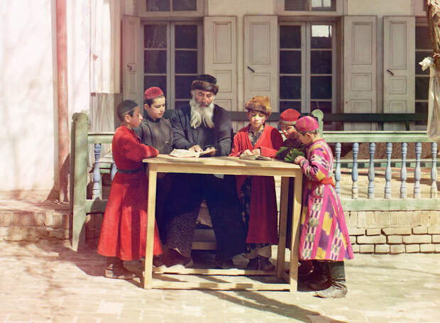 Группа еврейских мальчиков с учителем, 1905-1915