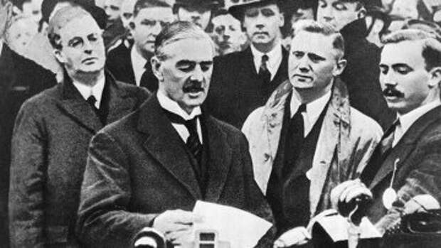 Премьер-министр Великобритании Невилл Чемберлен Премьер-министр Великобритании Невилл Чемберлен