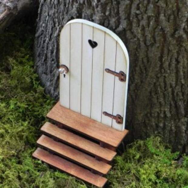деревянная дверь для садовых фей