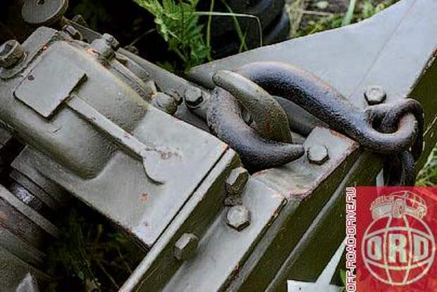 Механическая лебедка с усилием 2670 кг. Не правда ли, все это похоже на штатный элемент ГАЗ-66?