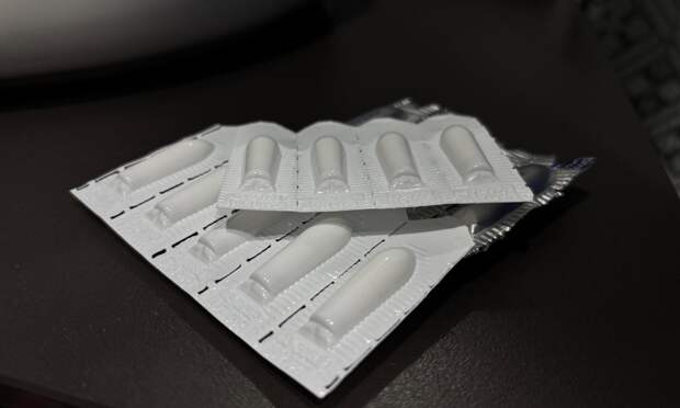 Как правильно ставить свечи ректально взрослому и ребенку — инструкция от врачей