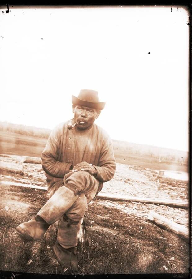 Местный остяк. Ханты-Мансийский автономный округ, Нижневартовский район, село Ларьяк, 1913 год.