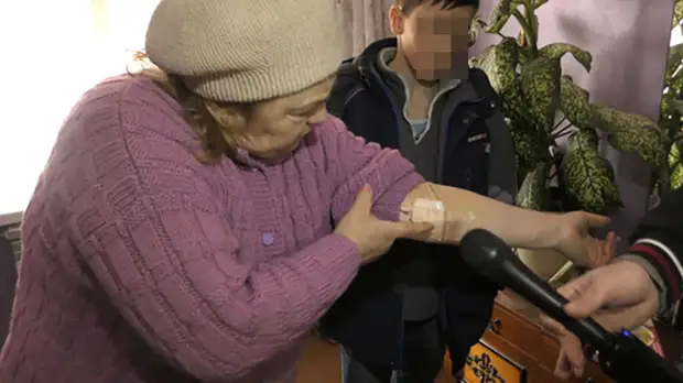 «Внука ранило осколками в голову»: семья Валентины Баранец пострадала во время ночной бомбёжки Горловки