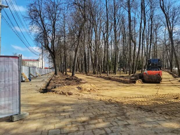Жители Смоленска пожаловались на грязь и пыль около сада "Блонье" (фото)