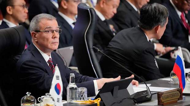 В МО РФ указали на опасность линии Запада на создание новых блоков на смену АСЕАН