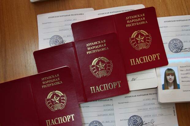 Картинки по запросу Путин подписал указ о признании паспортов и документов ДНР и ЛНР