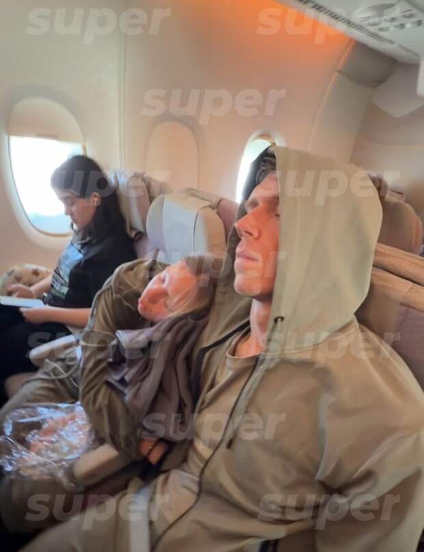 «Он обнимал и целовал ее»: 41-летний Павел Погребняк перестал скрывать новую избранницу