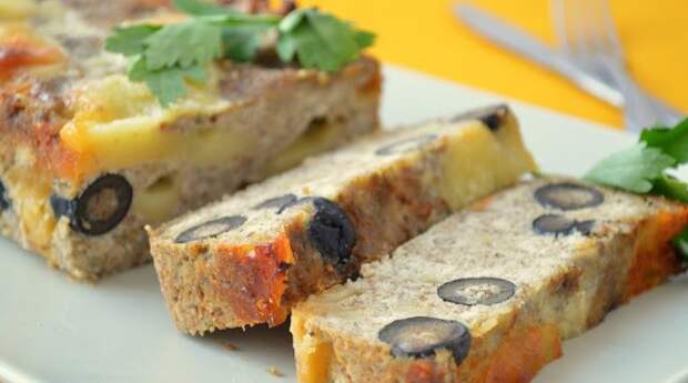 grey Хлеб с маслинами, сыром и курицей