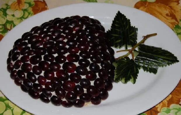 салат с виноградом и грецкими орехами