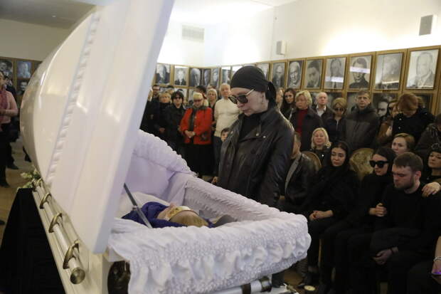 Ирину Цывину не разрешили похоронить рядом с Евгением Евстигнеевым