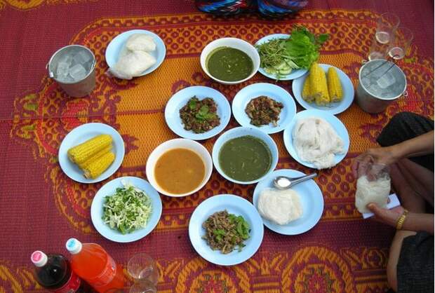 Fried egg, fried rice, porridge, curries