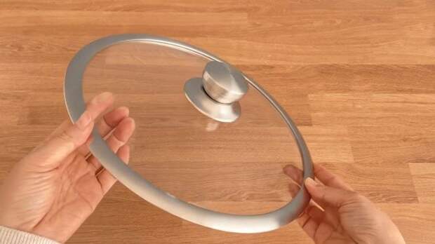 Полезная вещь для дома из обычной стеклянной крышки