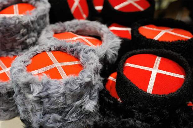 Россияне ринулись за шубами и шапками-кубанками