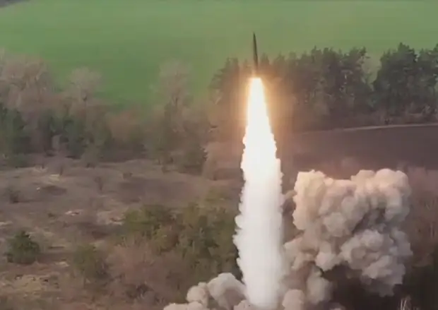 Расчет ОТРК «Искандер» нанес ракетный удар по складам с вооружением и боеприпасами ВСУ