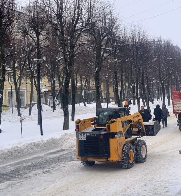 В Смоленске и области для уборки снега направили более 170 машин