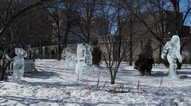 https://upload.wikimedia.org/wikipedia/ru/7/7d/Ottawa_Winterlude_Ice_Sculptures_Feb-2010.jpg