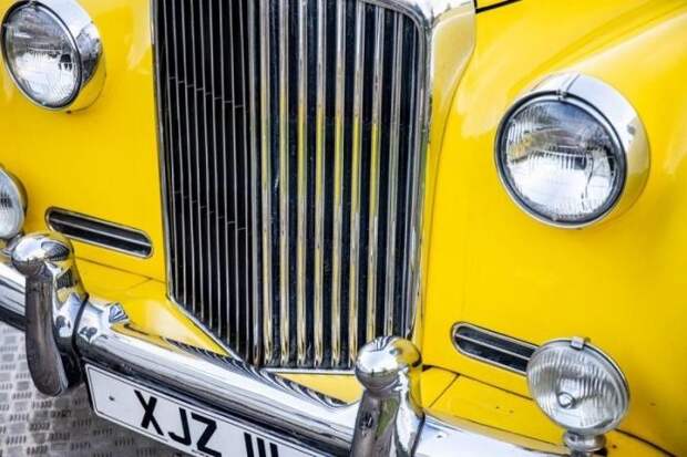 Уникальный ретро-пикап на базе Bentley продадут с аукциона