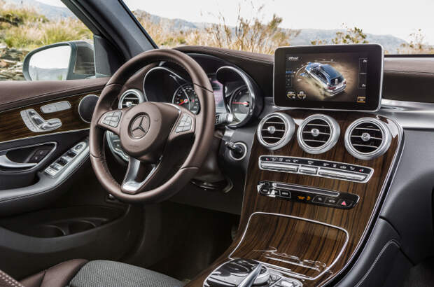 В салоне Mercedes-Benz GLC-Class 4Matic 2016 года.