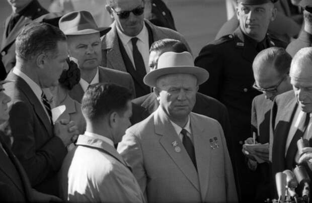 Хрущёв с журналистами, 19 сентября 1959 год. Хрущёв с журналистами, 19 сентября 1959 год.