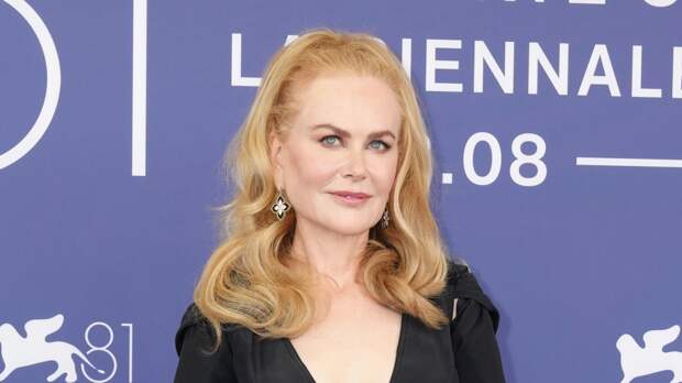 Актриса Николь Кидман выложила фото в в рубашке без штанов