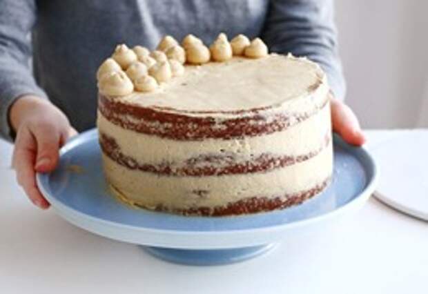 Как сделать торт не только вкусным, но и ровным и красивым? Как красиво обсыпать бока торта крошкой?