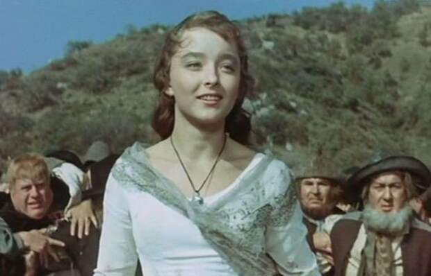 Анастасия Вертинская в фильме *Алые паруса*, 1961 | Фото: culture.ru Анастасия Вертинская в фильме *Алые паруса*, 1961 | Фото: culture.ru