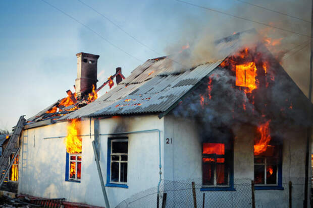 Двое мужчин в Ростовской области заживо сгорели в первый день нового года