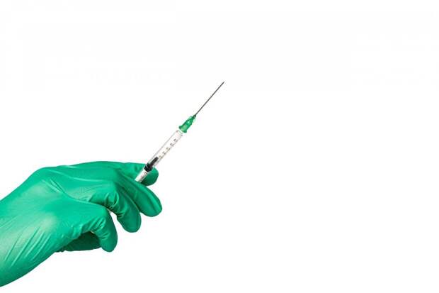 Минздрав перечислил противопоказания к прививке против коронавируса