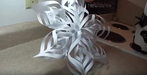 снежинка из бумаги