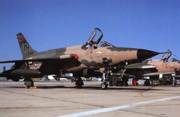 F-105 "Thunderchief", Истребитель фирмы Republic | Энциклопедия военной  техники