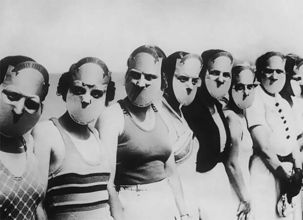 12. Участницы конкурса красоты "Мисс красивые глаза" во Флориде прячут лица за масками, чтобы судьи оценивали только глаза, 1930 год винтаж, интересно, исторические кадры, исторические фото, история, ретро фото, старые фото, фото