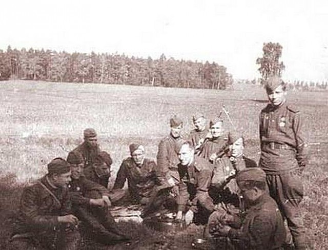 Фронтовые фотографии Алексея Макаровича Смирнова Фронтовые фотографии Алексея Макаровича Смирнова