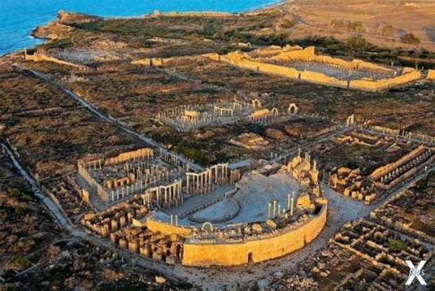 Римские руины Лептис-Магна в Ливии. В...