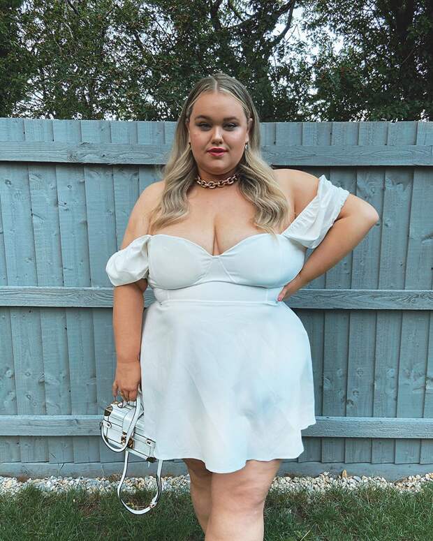 Балерина размера plus-size из Великобритании