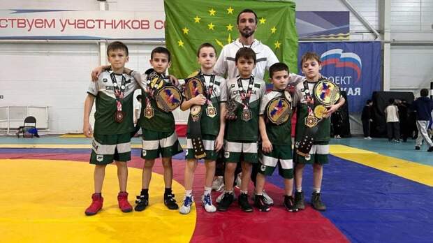 Спортсмены из Адыгеи одержали победу на межрегиональном турнире по вольной борьбе