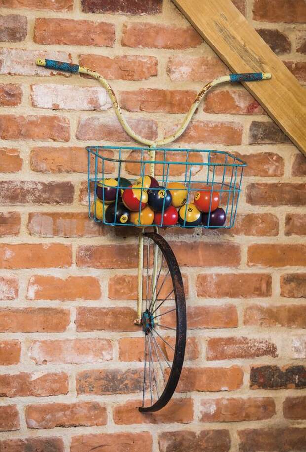 Front Basket Metal Bicycle and Planter Wall Decor: 