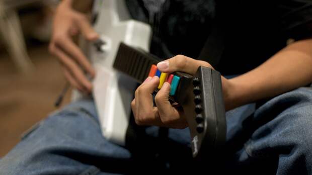 Guitar Hero controller used to set video game world record