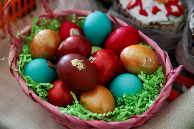 В Госдуме призвали ввести в школах уроки по выпеканию куличей и росписи яиц