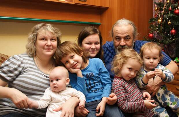 Парастаевы считают, что все семьи должны быть многодетными / Фото из семейного архива