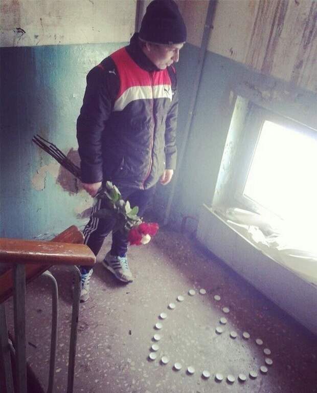 Подъезд, конечно, страшнючий, но парень же старался Подъезд, конечно, страшнючий, но парень же старался